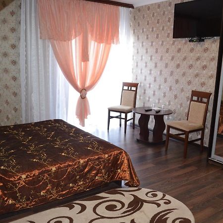 Hotel Fiyesta Starokostyantyniv Extérieur photo