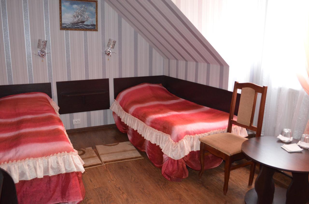 Hotel Fiyesta Starokostyantyniv Extérieur photo