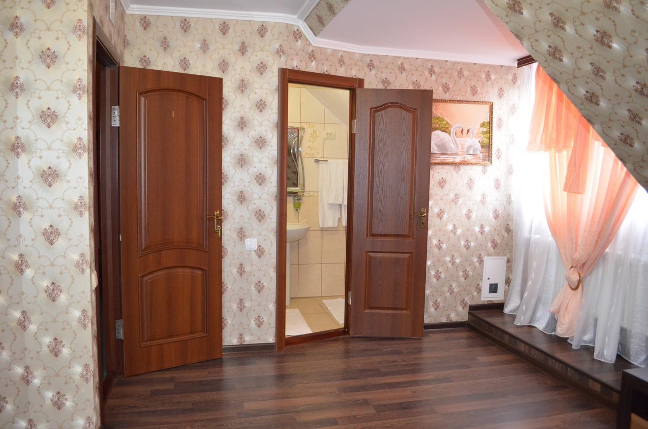 Hotel Fiyesta Starokostyantyniv Extérieur photo