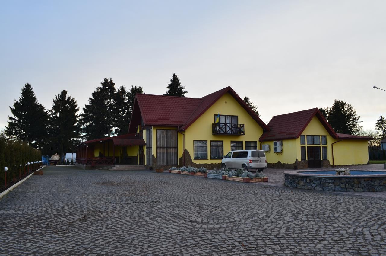 Hotel Fiyesta Starokostyantyniv Extérieur photo