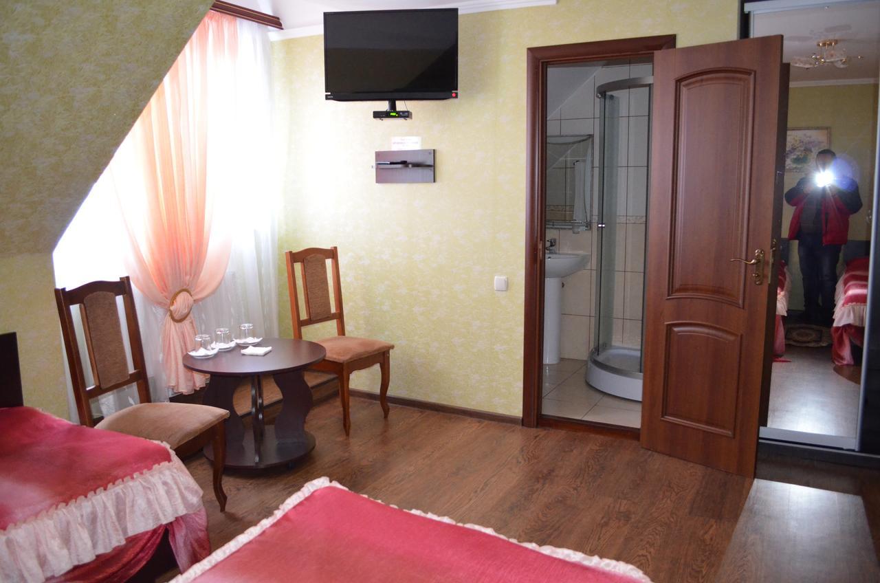 Hotel Fiyesta Starokostyantyniv Extérieur photo