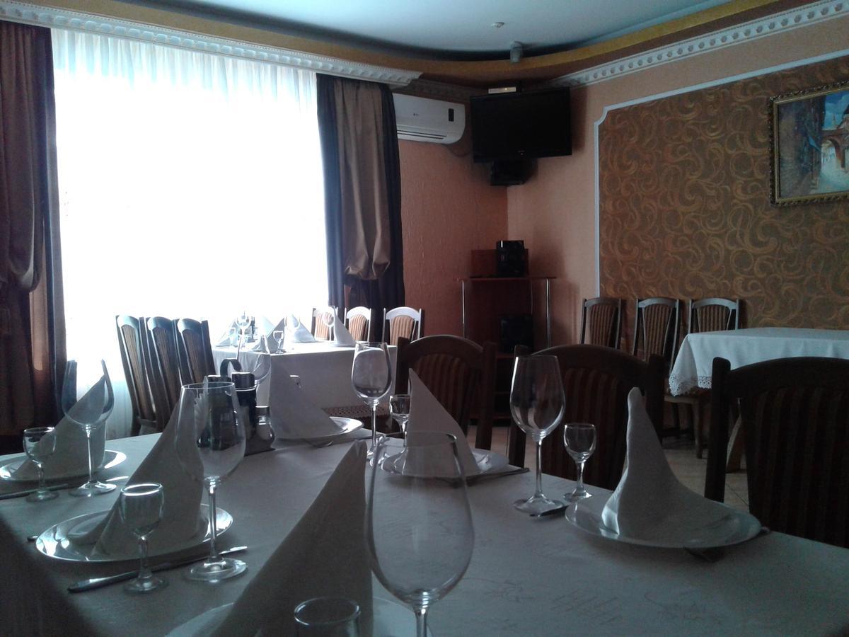 Hotel Fiyesta Starokostyantyniv Extérieur photo